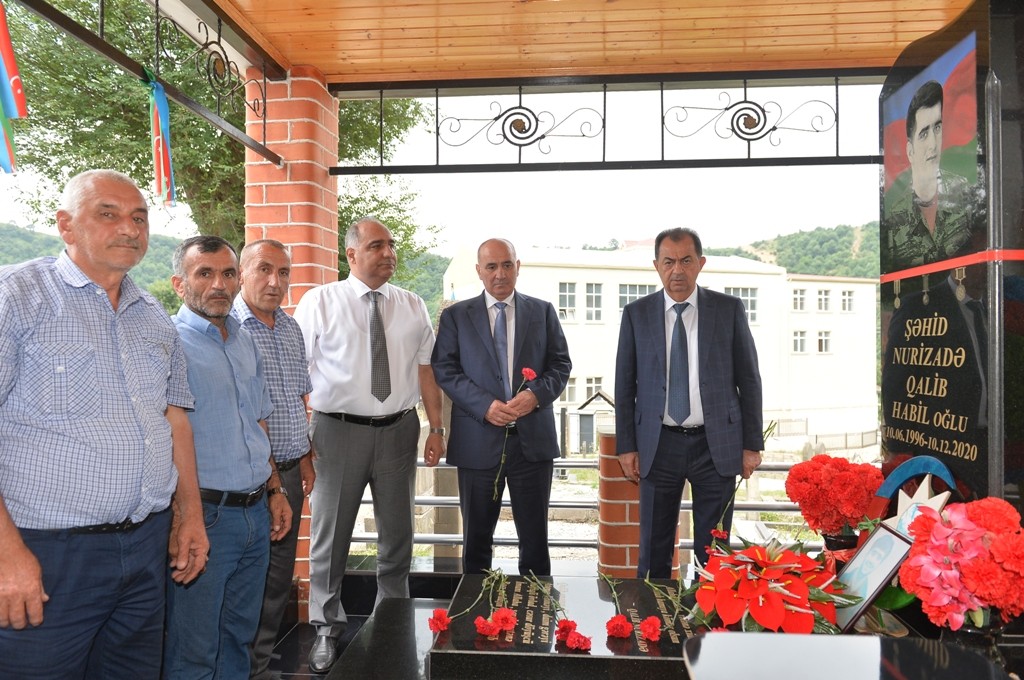 Taleh Qaraşov şəhidlərin məzarını ziyarət etdi - FOTOLAR